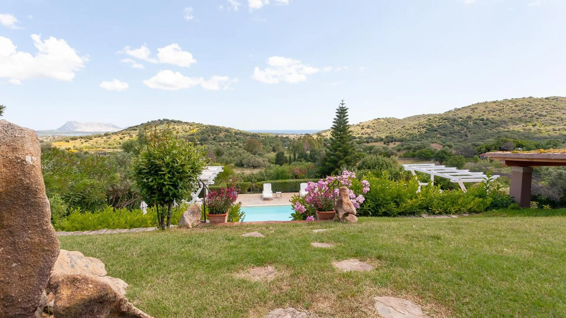 Hotel Domus Francy San Teodoro