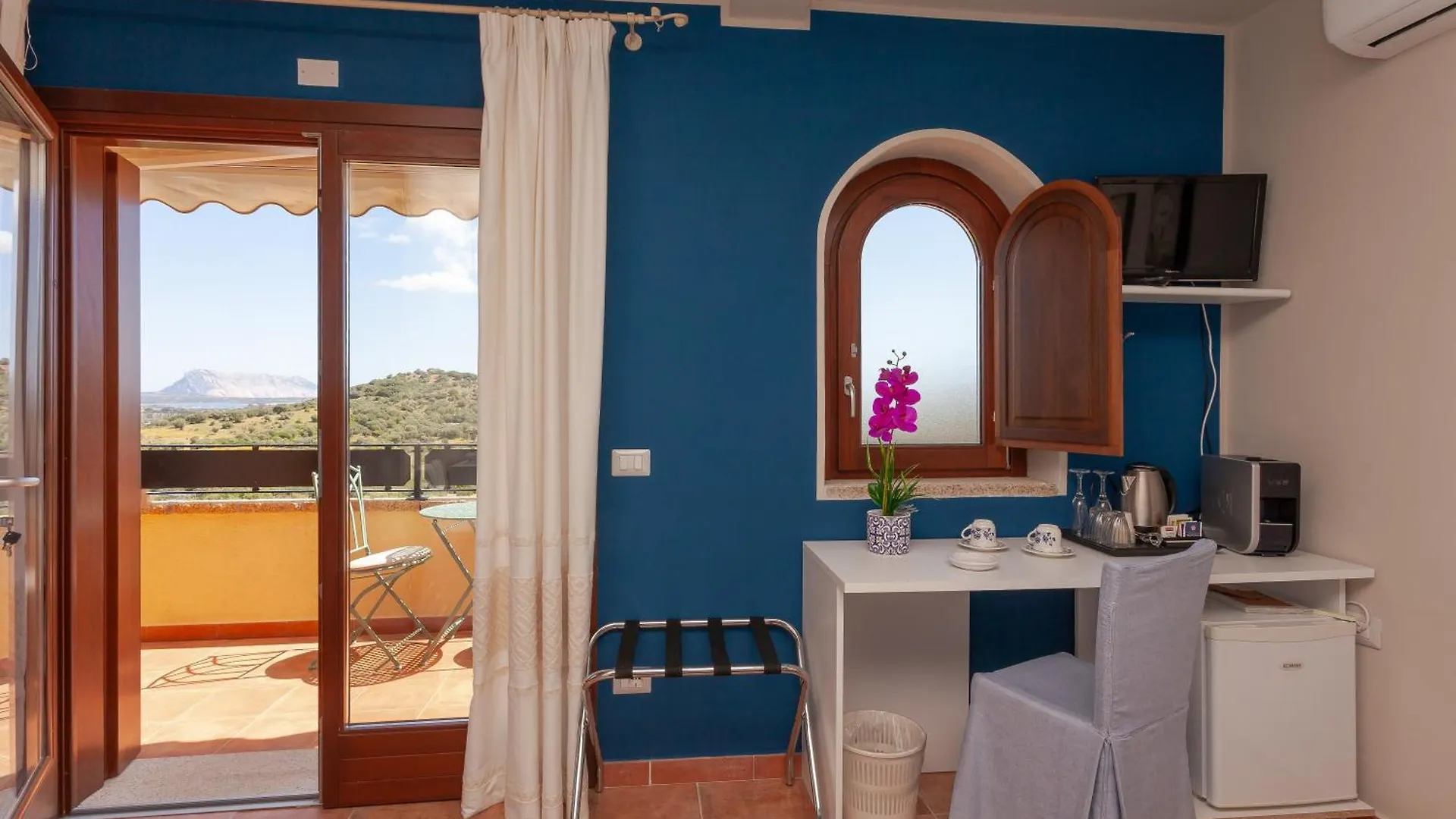 Hotel Domus Francy San Teodoro